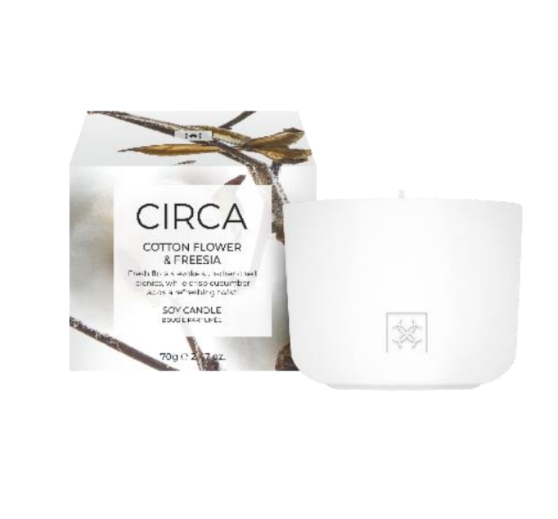 Cotton Flower & Freesia 300g Candle Fresh florals evoke sun-drenched picnics, while crisp cucumber adds a refreshing twist.