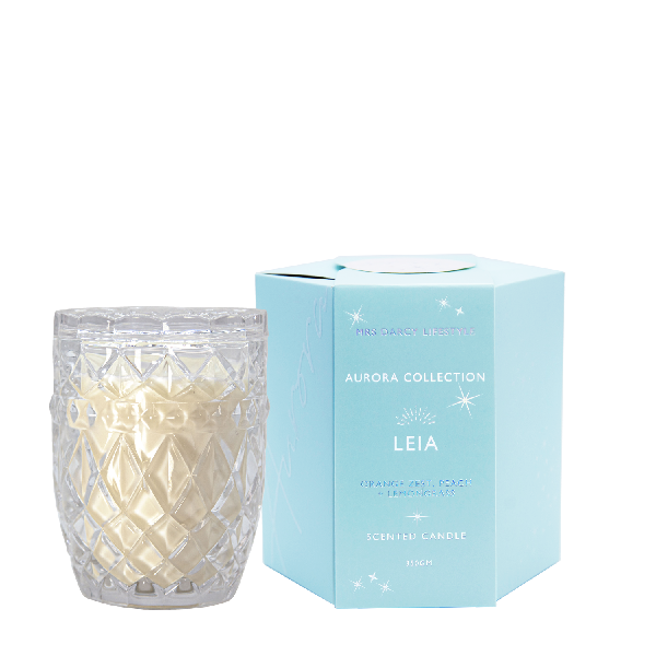 
                  
                    Leia Candle Leia is a so fresh and oh so lovely, a little bit of citrus and a whole lot of lemongrass; orange zest, peach + lemongrass.
                  
                